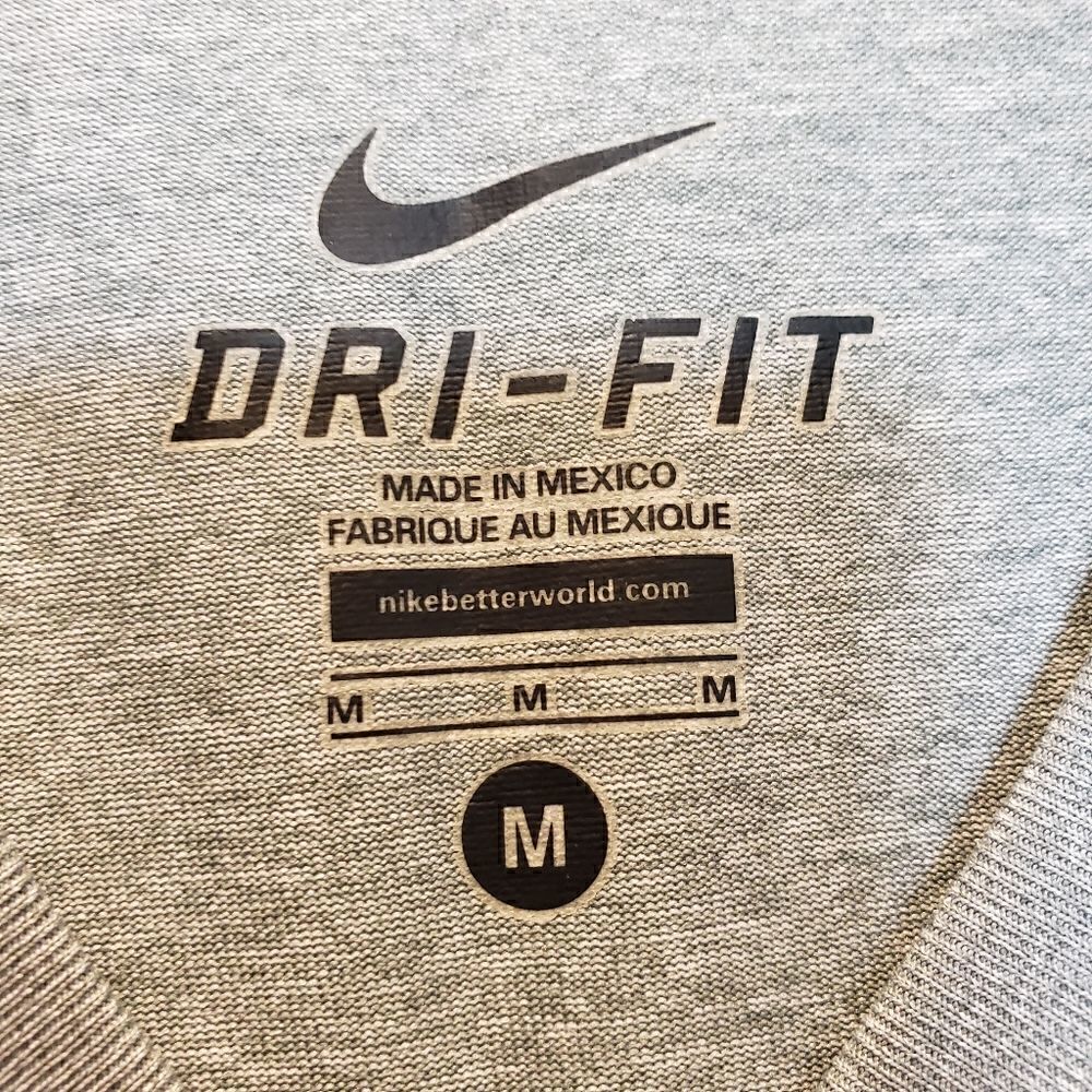 Nike Dri-Fit Training Tank Size Medium - Picture 4 of 7